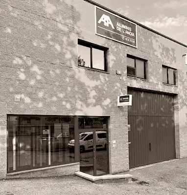 Fachada de la nave Aluminis de L’Anoia